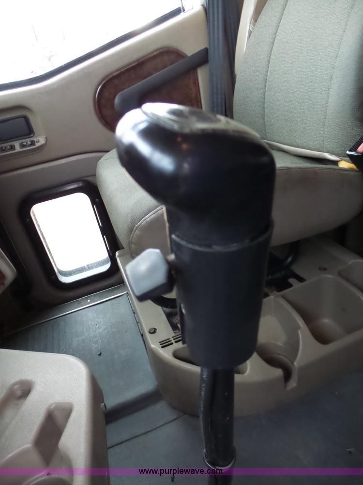 image for item L6274 2007 International 9400i semi truck