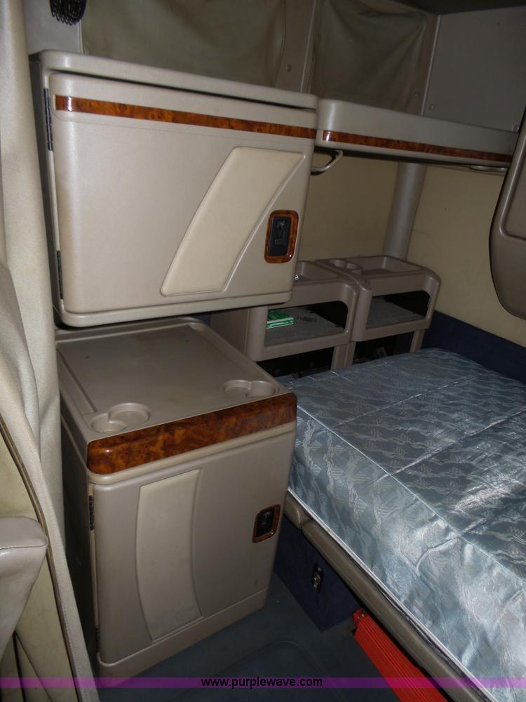 image for item L6274 2007 International 9400i semi truck