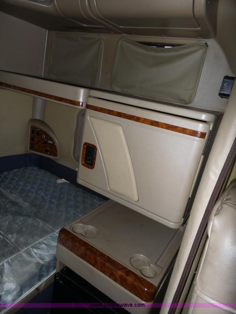 image for item L6274 2007 International 9400i semi truck