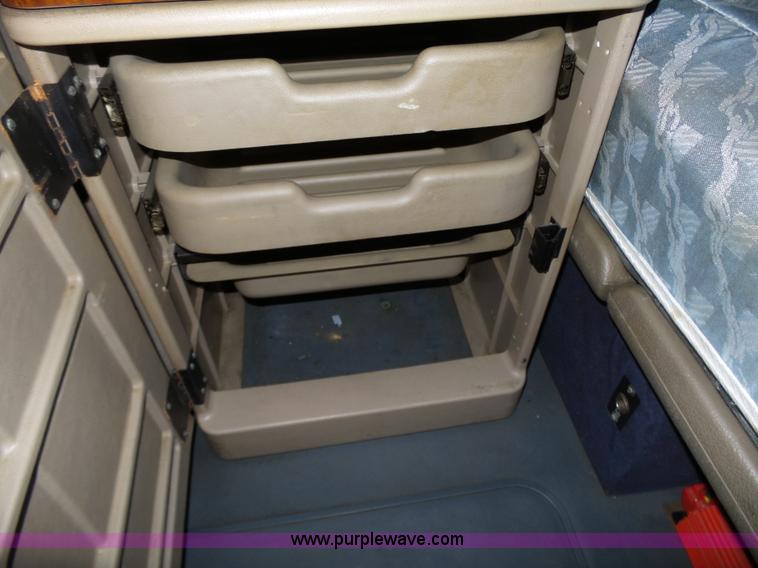 image for item L6274 2007 International 9400i semi truck