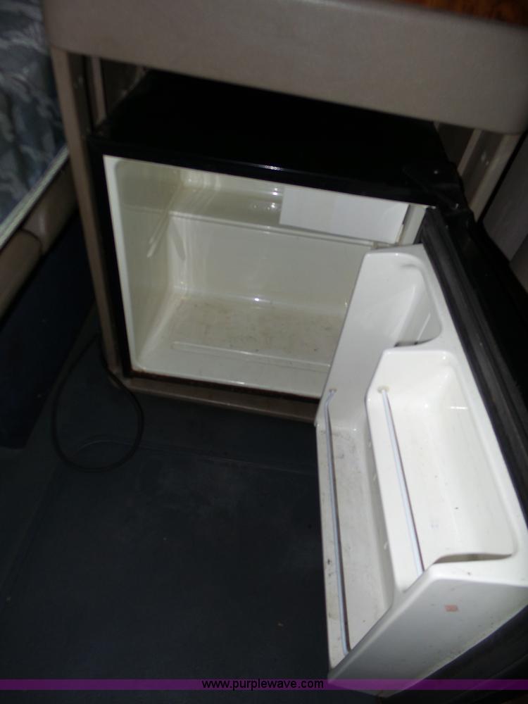 image for item L6274 2007 International 9400i semi truck