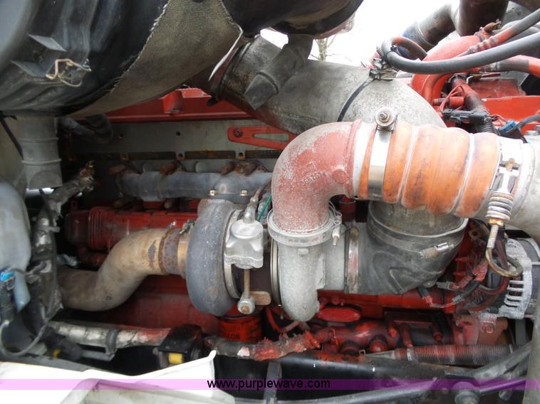 image for item L6274 2007 International 9400i semi truck