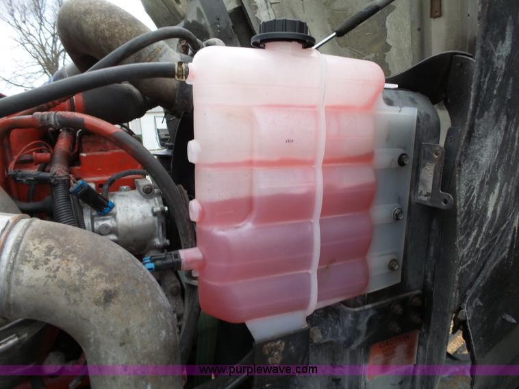 image for item L6274 2007 International 9400i semi truck