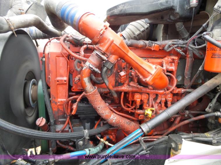 image for item L6274 2007 International 9400i semi truck