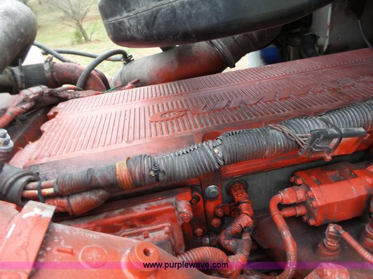 image for item L6274 2007 International 9400i semi truck