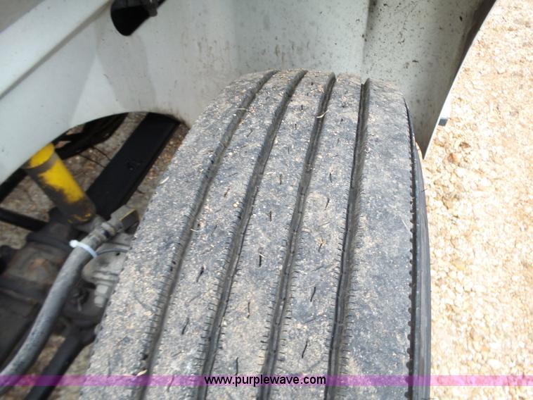 image for item L6274 2007 International 9400i semi truck