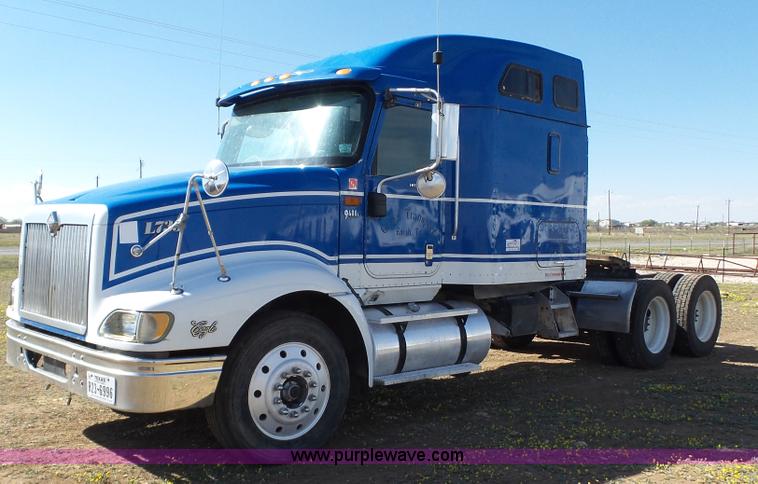 image for item L6511 2003 International 9400i semi truck