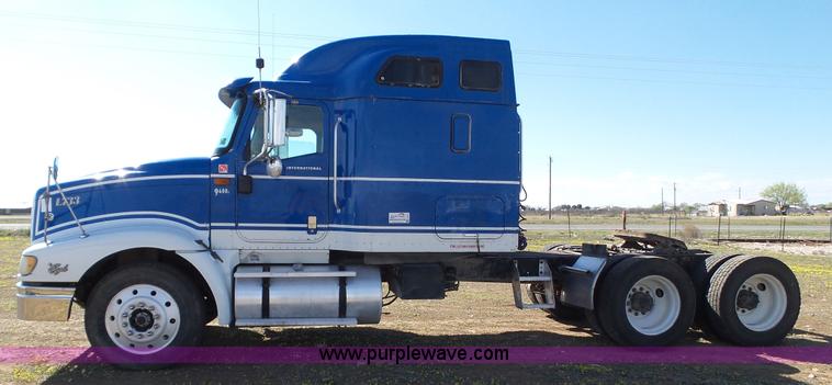 image for item L6511 2003 International 9400i semi truck