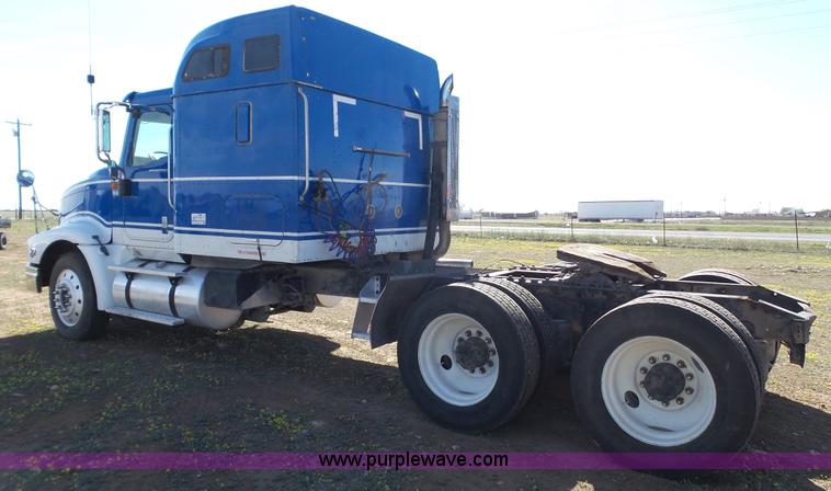 image for item L6511 2003 International 9400i semi truck