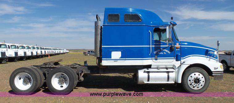 image for item L6511 2003 International 9400i semi truck
