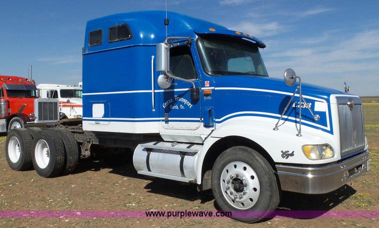 image for item L6511 2003 International 9400i semi truck