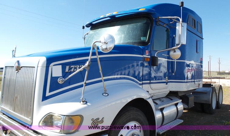image for item L6511 2003 International 9400i semi truck