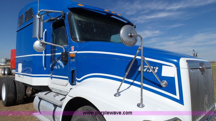 image for item L6511 2003 International 9400i semi truck
