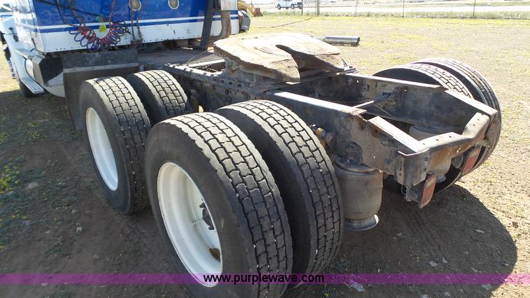 image for item L6511 2003 International 9400i semi truck