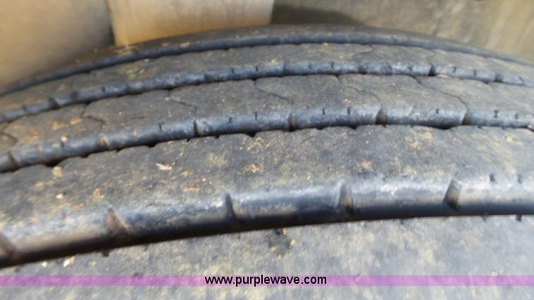 image for item L6511 2003 International 9400i semi truck