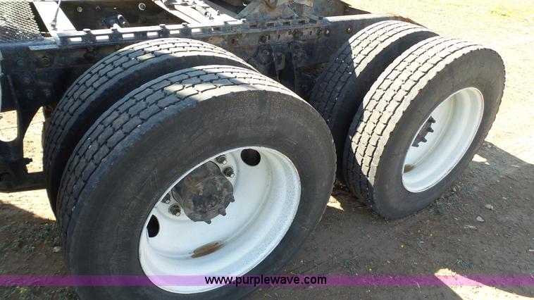 image for item L6511 2003 International 9400i semi truck