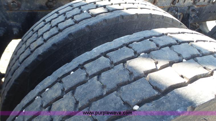 image for item L6511 2003 International 9400i semi truck