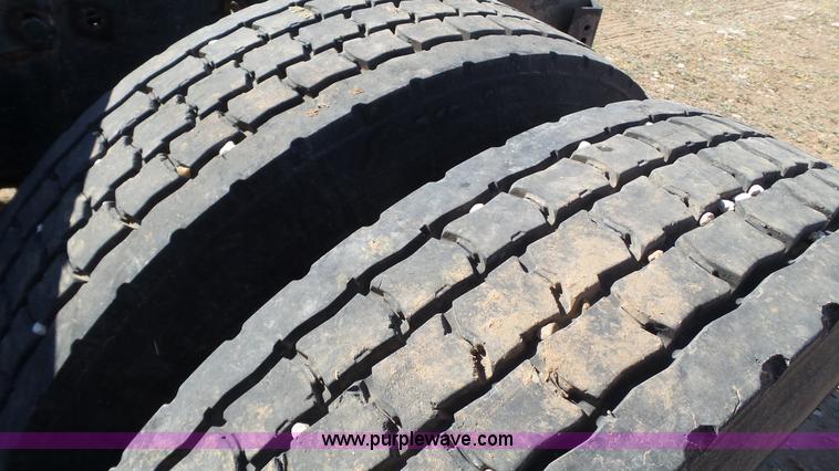 image for item L6511 2003 International 9400i semi truck