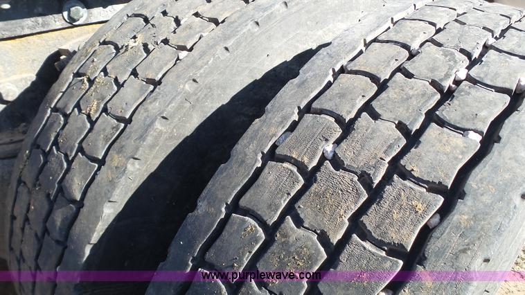 image for item L6511 2003 International 9400i semi truck