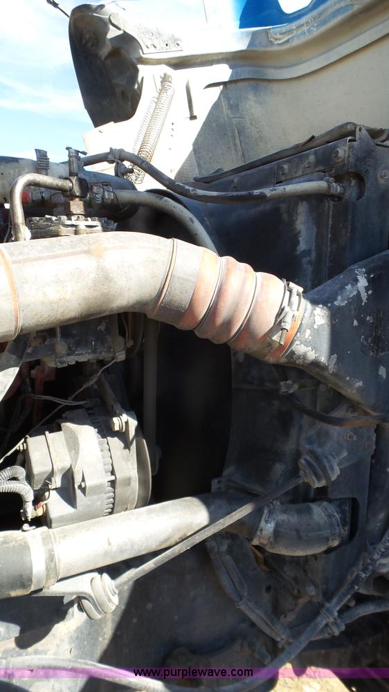 image for item L6511 2003 International 9400i semi truck