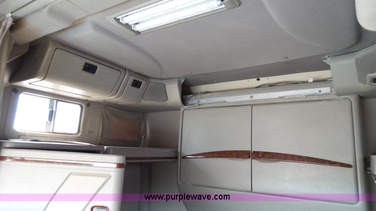 image for item L6511 2003 International 9400i semi truck