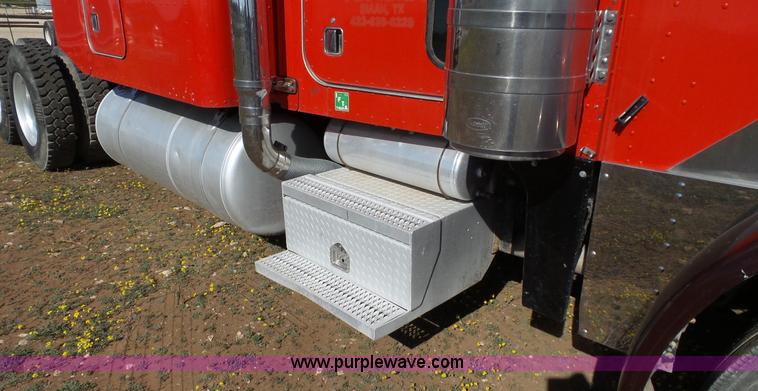 image for item L6512 1997 Peterbilt 379 semi truck