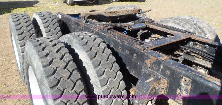 image for item L6512 1997 Peterbilt 379 semi truck