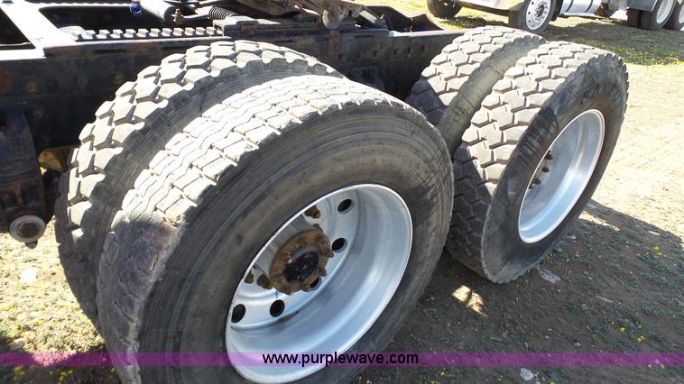 image for item L6512 1997 Peterbilt 379 semi truck