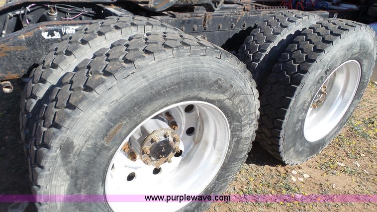 image for item L6512 1997 Peterbilt 379 semi truck