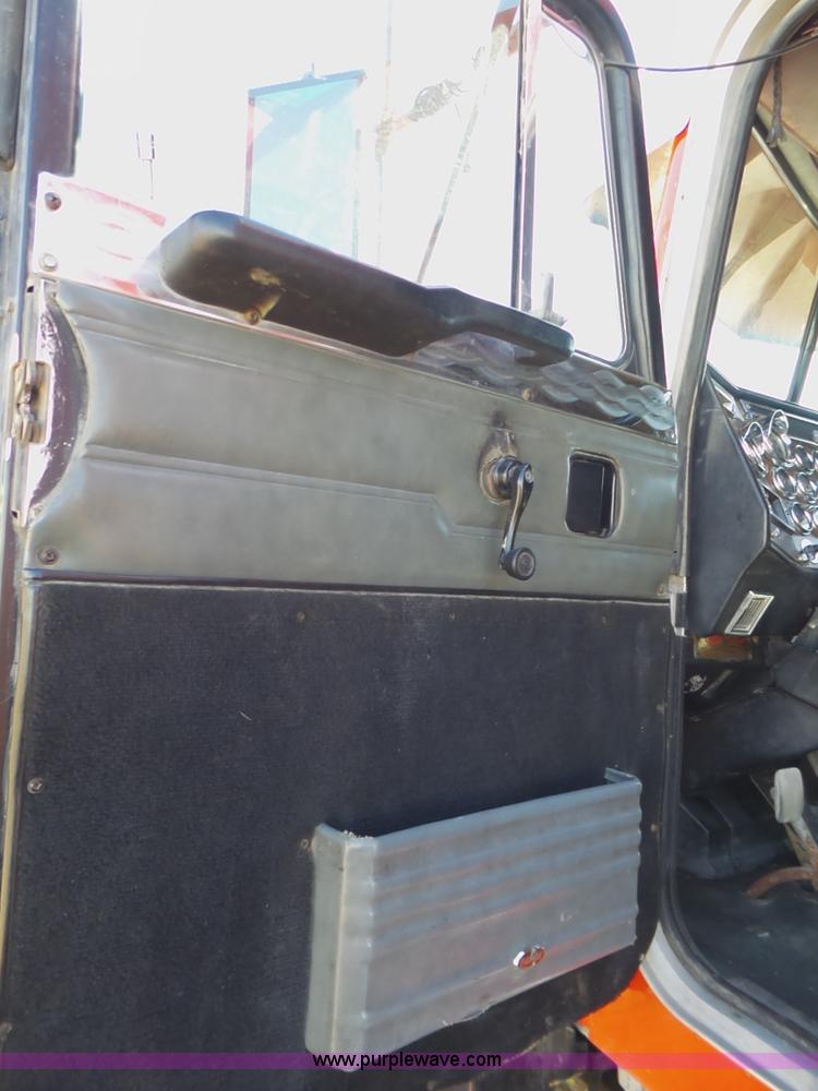 image for item L6512 1997 Peterbilt 379 semi truck