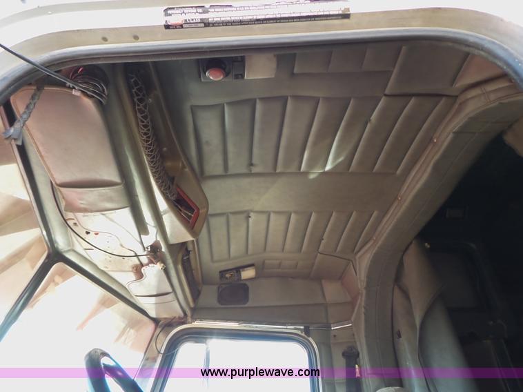 image for item L6512 1997 Peterbilt 379 semi truck