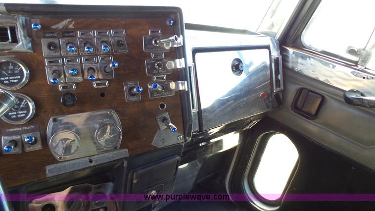 image for item L6512 1997 Peterbilt 379 semi truck