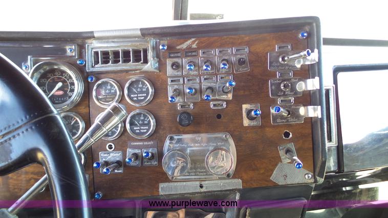 image for item L6512 1997 Peterbilt 379 semi truck