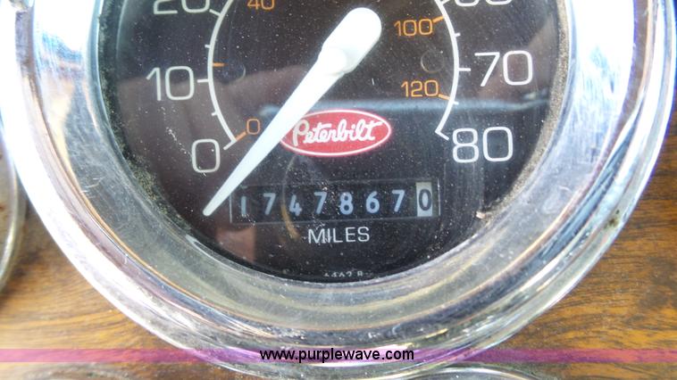 image for item L6512 1997 Peterbilt 379 semi truck