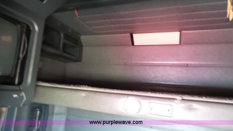 image for item L6512 1997 Peterbilt 379 semi truck