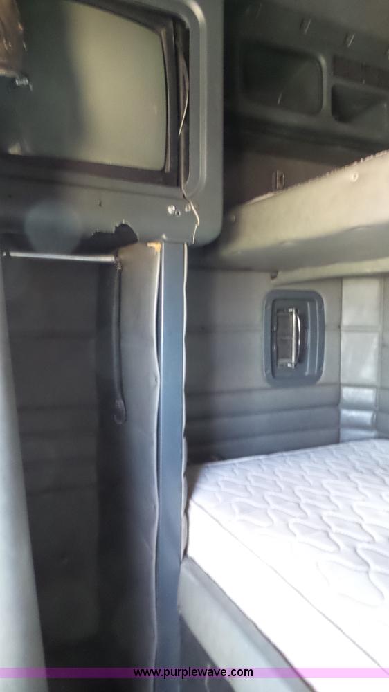 image for item L6512 1997 Peterbilt 379 semi truck