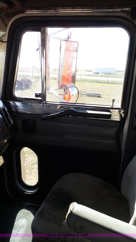 image for item L6512 1997 Peterbilt 379 semi truck