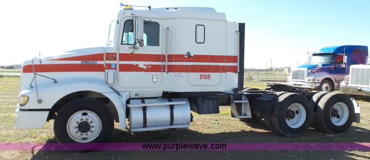 image for item L6513 1999 International 9200 semi truck