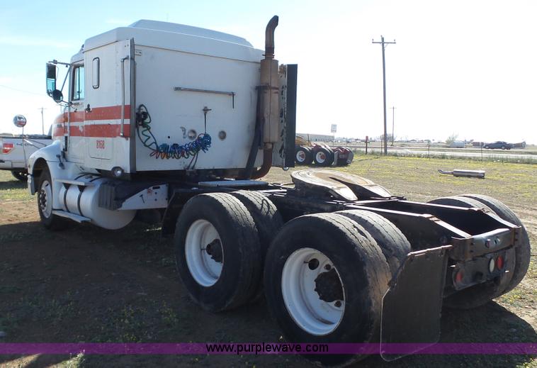 image for item L6513 1999 International 9200 semi truck