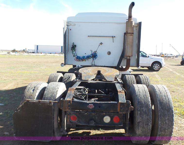 image for item L6513 1999 International 9200 semi truck