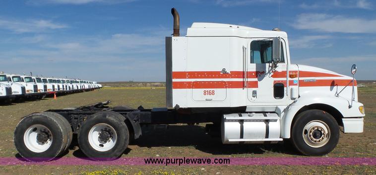 image for item L6513 1999 International 9200 semi truck