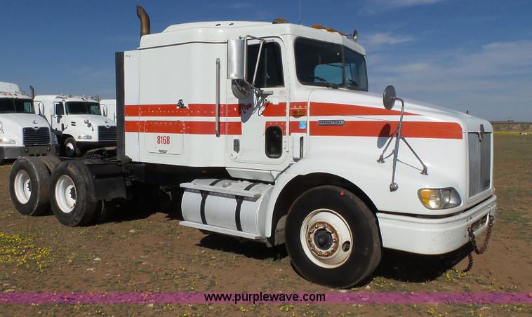 image for item L6513 1999 International 9200 semi truck