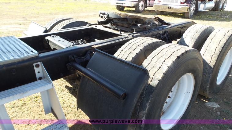 image for item L6513 1999 International 9200 semi truck