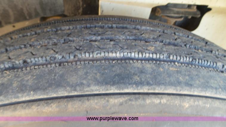 image for item L6513 1999 International 9200 semi truck