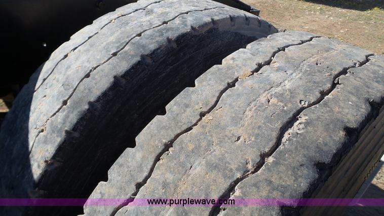 image for item L6513 1999 International 9200 semi truck