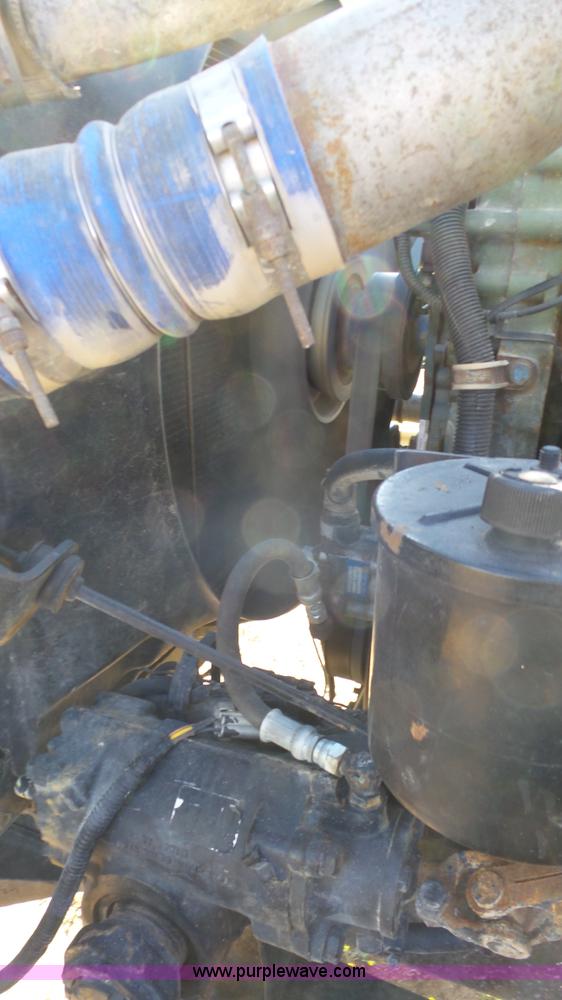 image for item L6513 1999 International 9200 semi truck