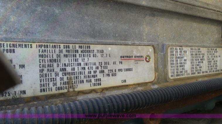 image for item L6513 1999 International 9200 semi truck