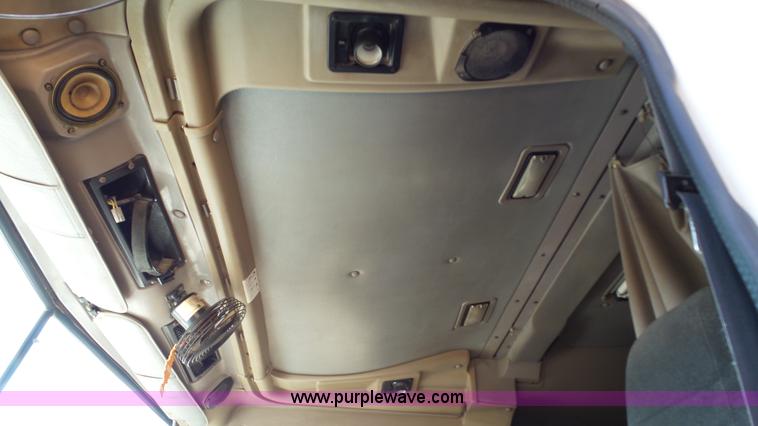 image for item L6513 1999 International 9200 semi truck