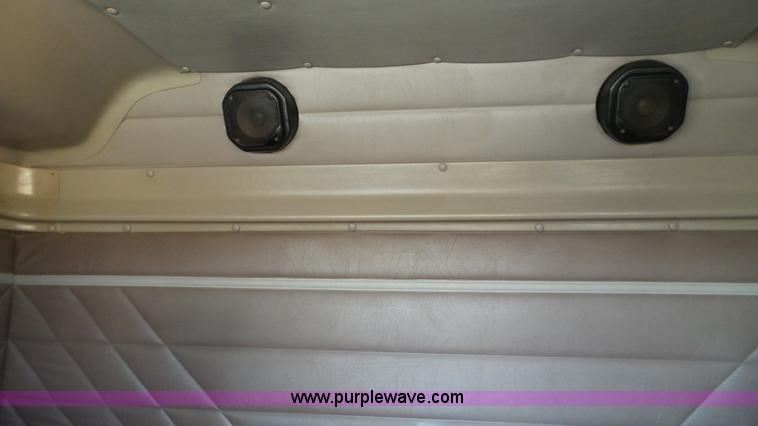 image for item L6513 1999 International 9200 semi truck