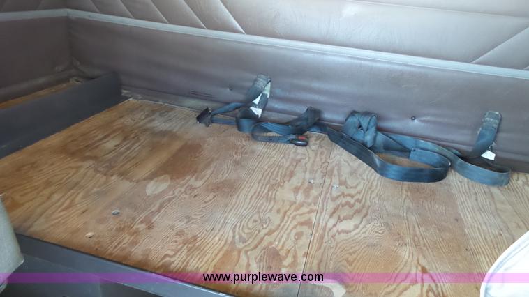 image for item L6513 1999 International 9200 semi truck